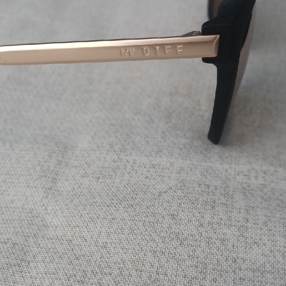 DIFF Eyewear Cat-Eye Sunglasses Black Frame Rose Gold Mirrored Lenses SKU0242 - Picture 6 of 12